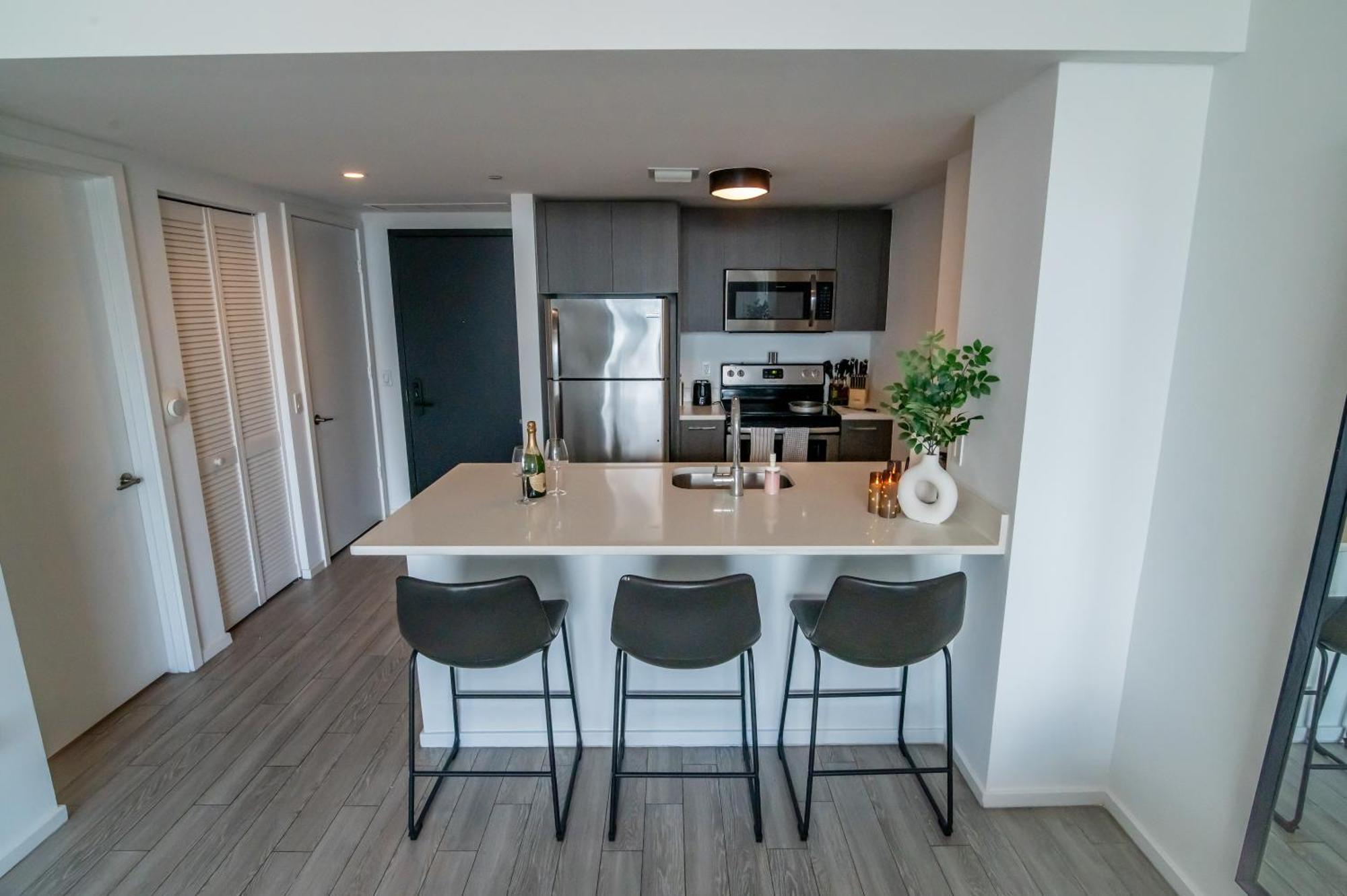 Luxurious King Bed Suite In Downtown Маямі Екстер'єр фото