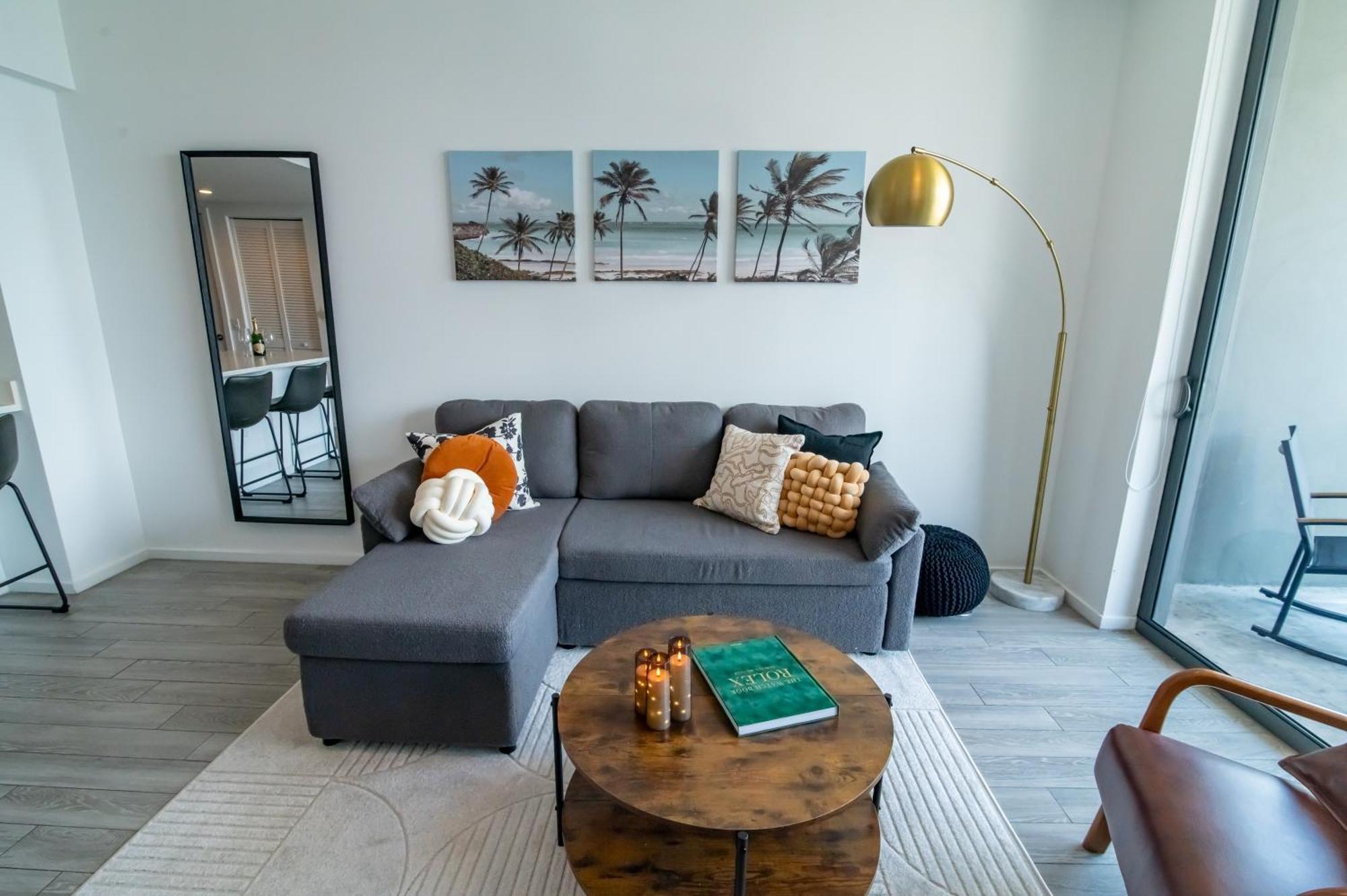 Luxurious King Bed Suite In Downtown Маямі Екстер'єр фото