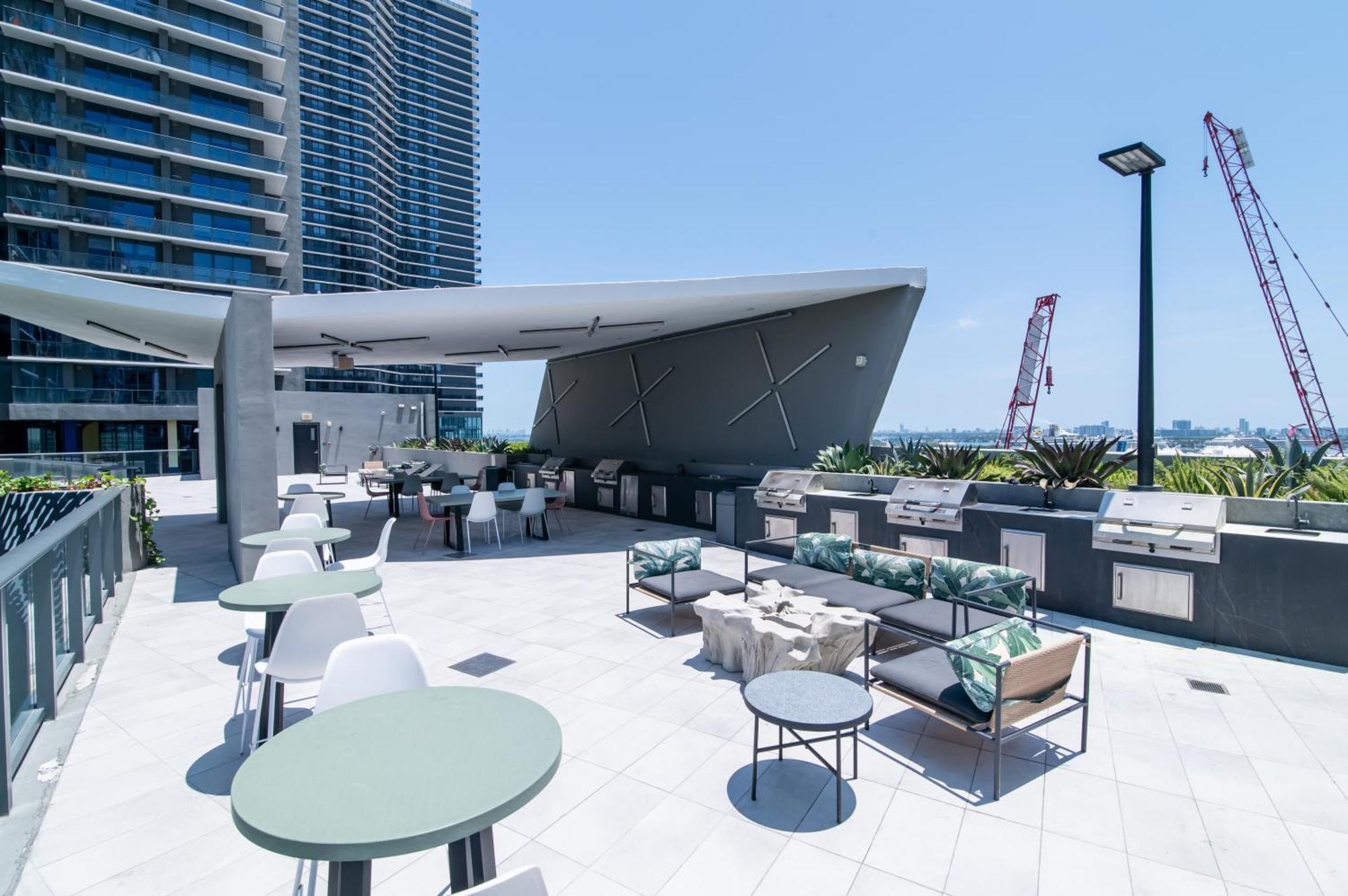 Luxurious King Bed Suite In Downtown Маямі Екстер'єр фото