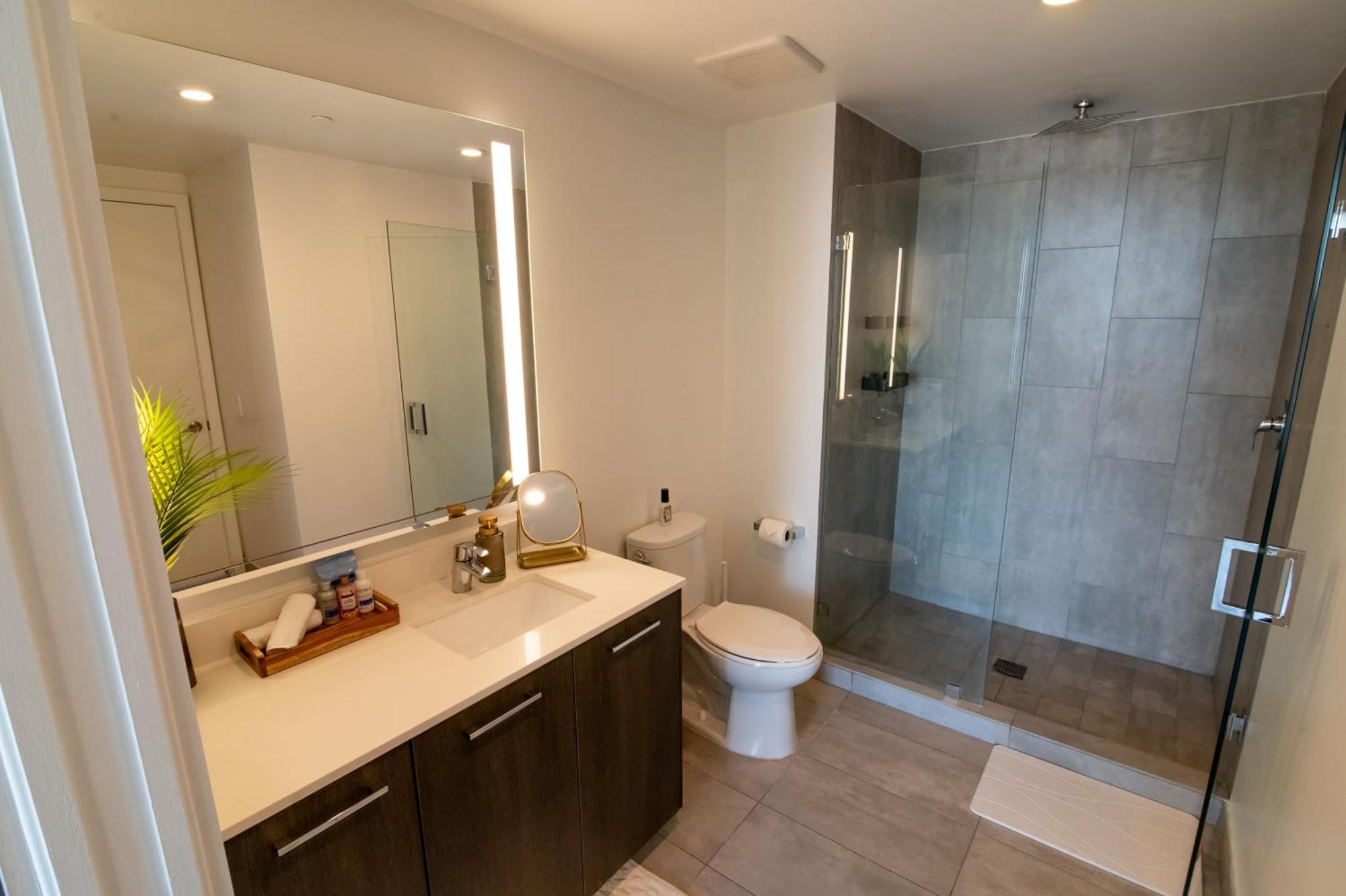 Luxurious King Bed Suite In Downtown Маямі Екстер'єр фото
