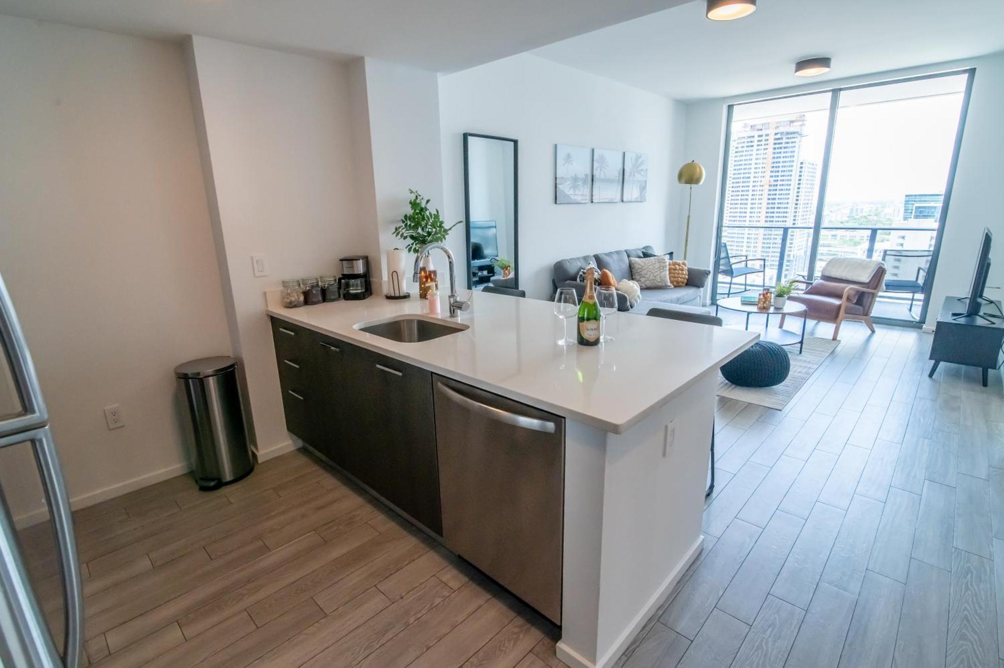 Luxurious King Bed Suite In Downtown Маямі Екстер'єр фото