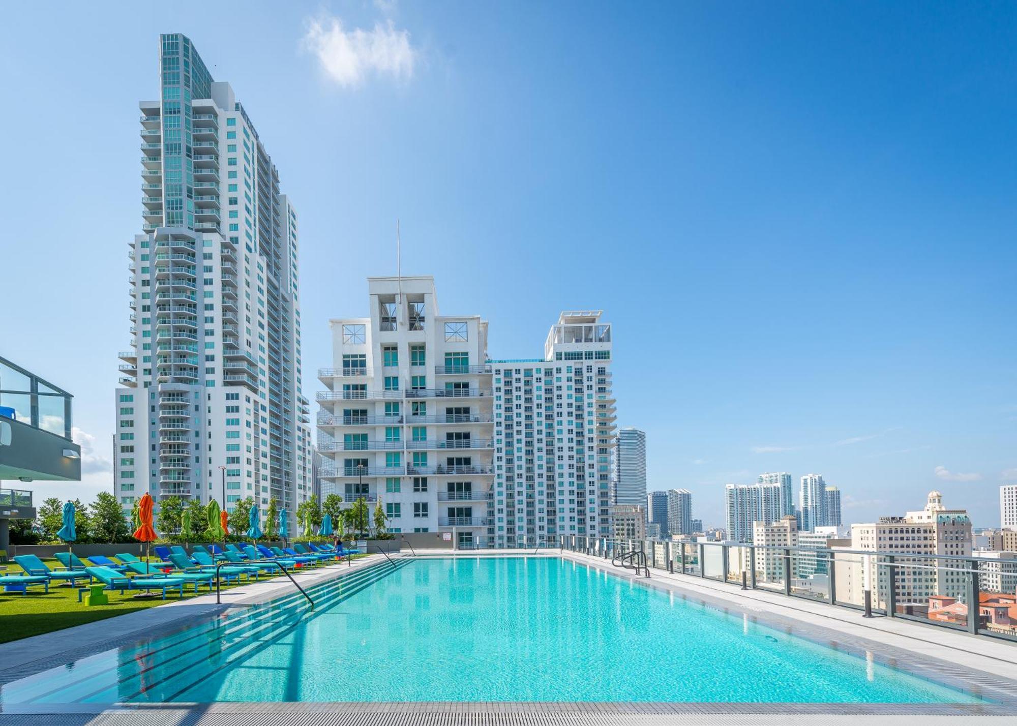 Luxurious King Bed Suite In Downtown Маямі Екстер'єр фото