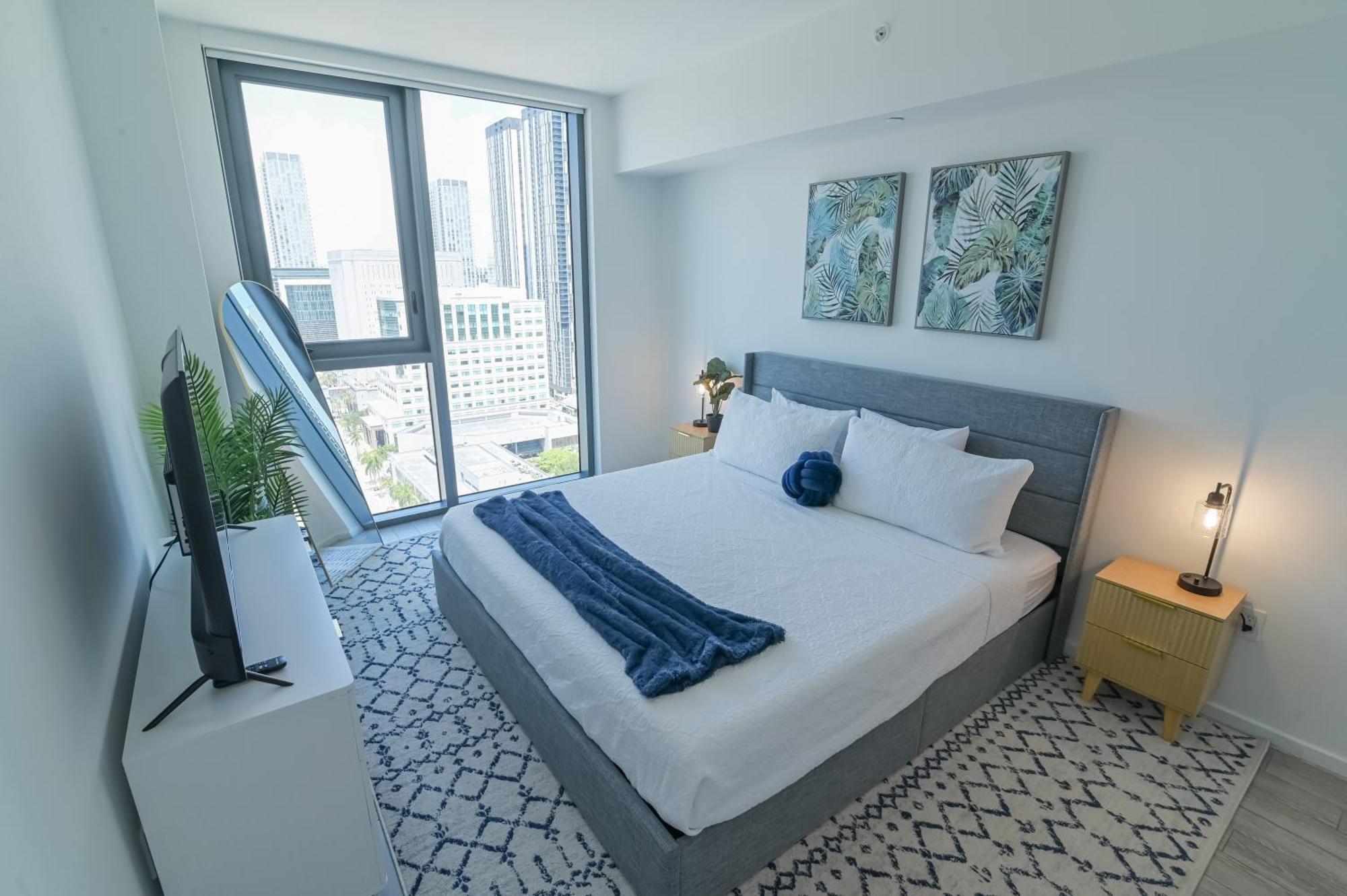 Luxurious King Bed Suite In Downtown Маямі Екстер'єр фото