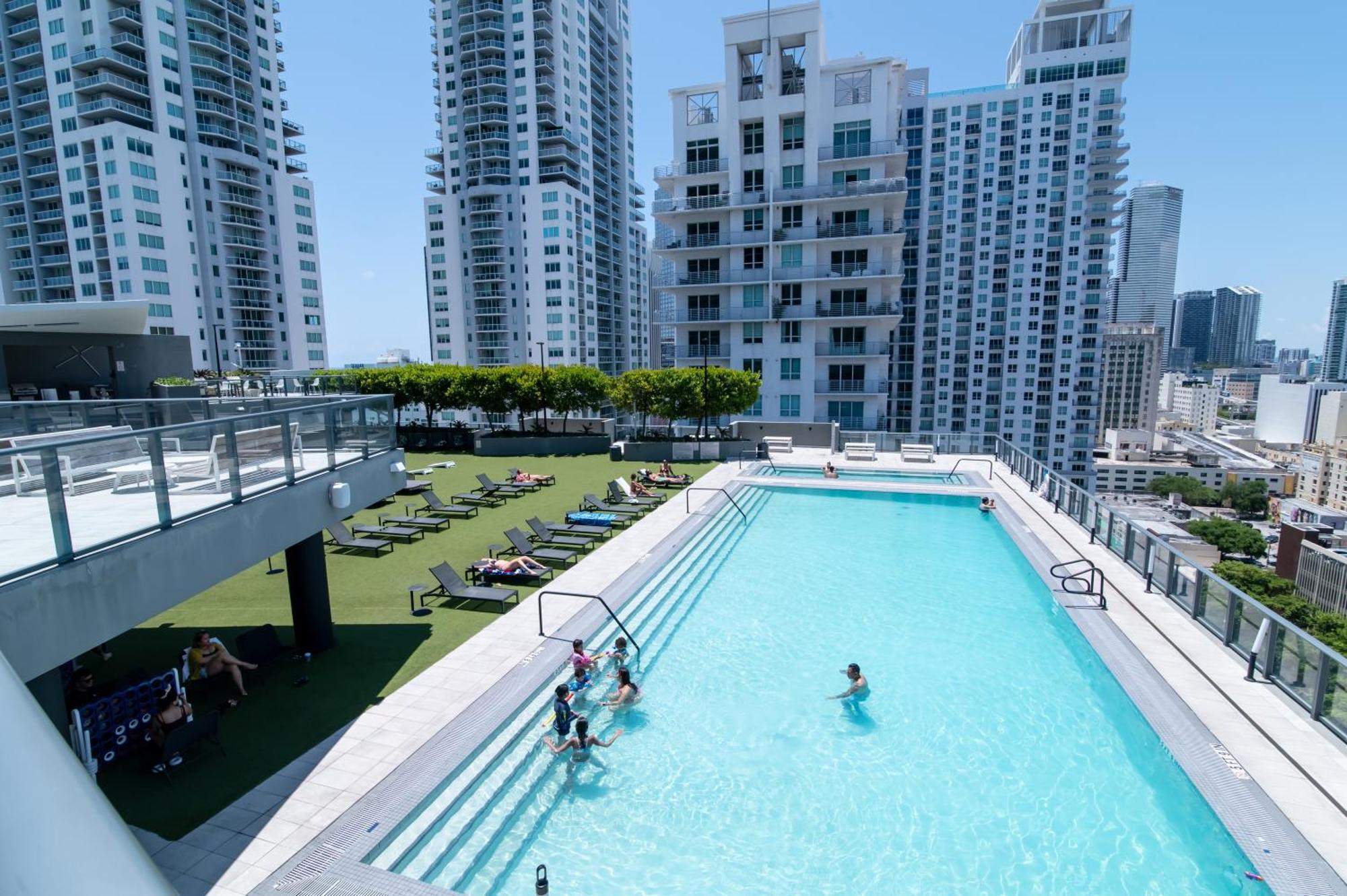 Luxurious King Bed Suite In Downtown Маямі Екстер'єр фото